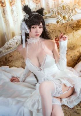 女人裸双乳被老头夹奶
